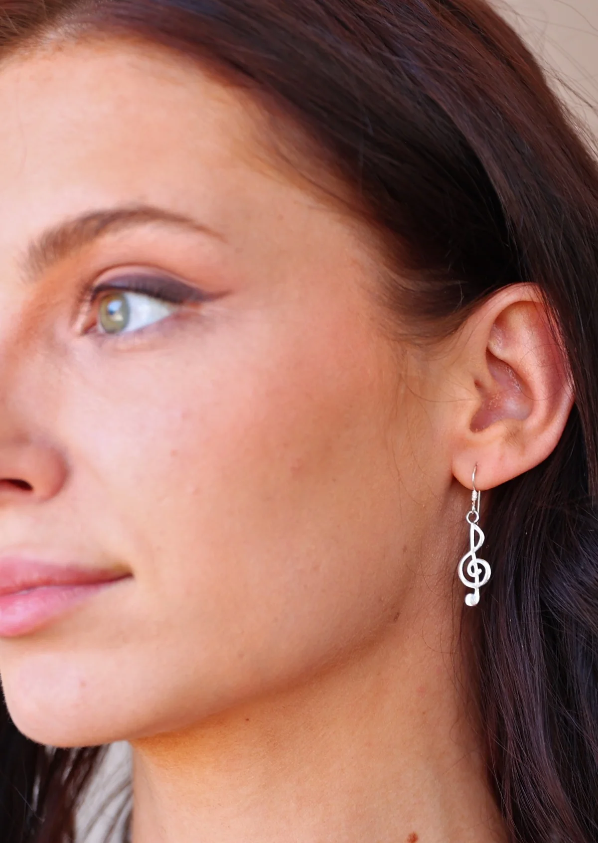 Treble Clef Silver Dangly Earrings - Fuchesia