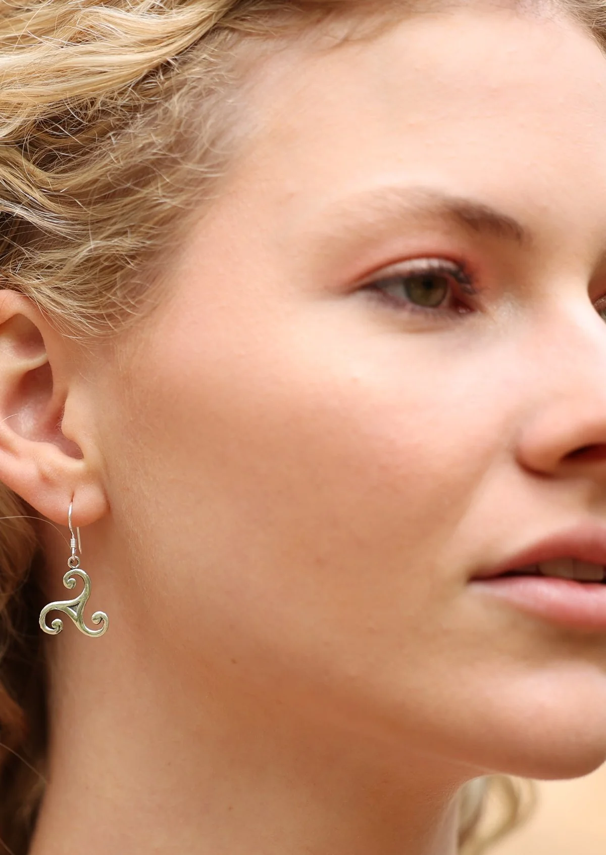 Triskele Earrings - Fuchesia