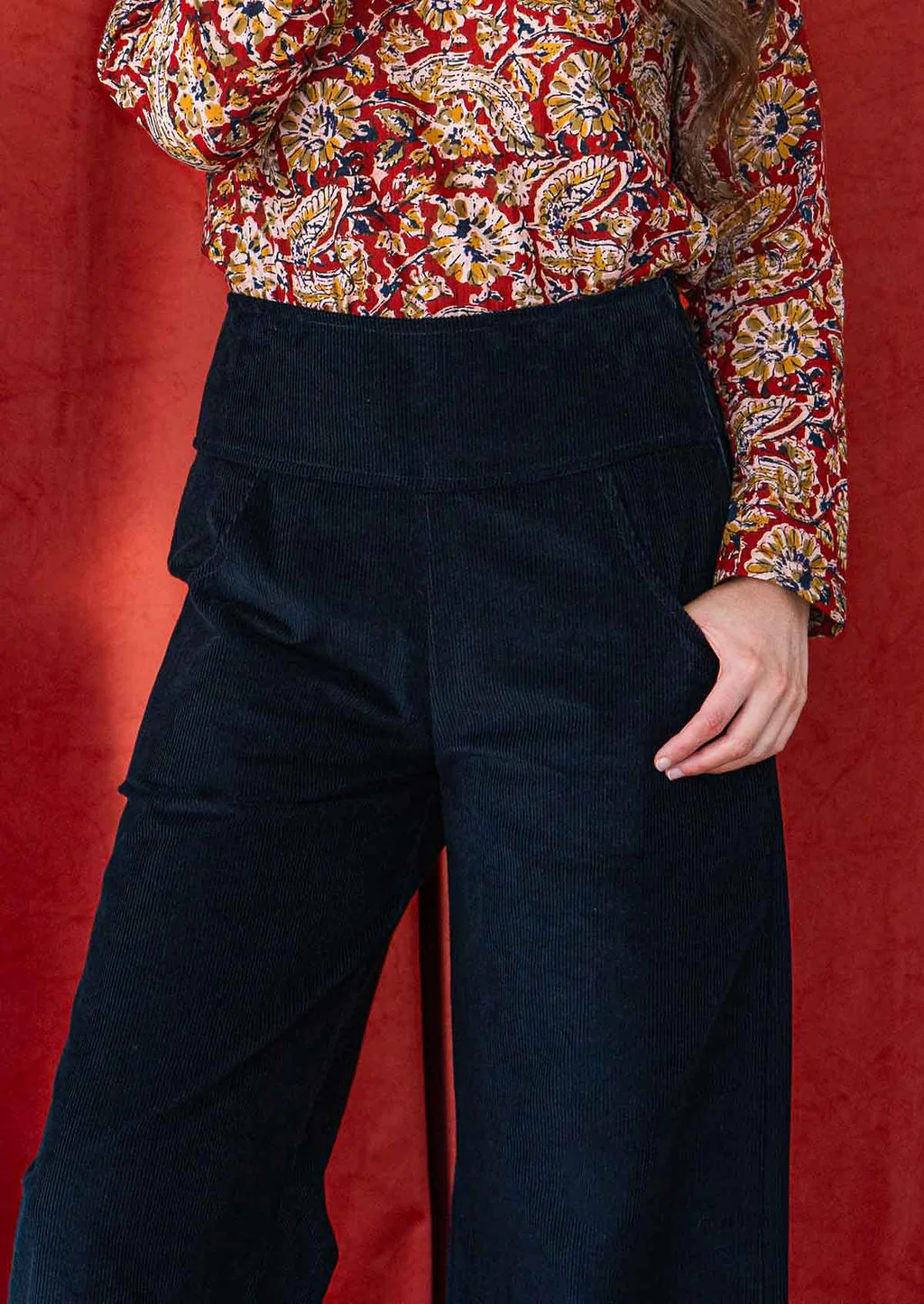Esta Corduroy Pants Black - Fuchesia