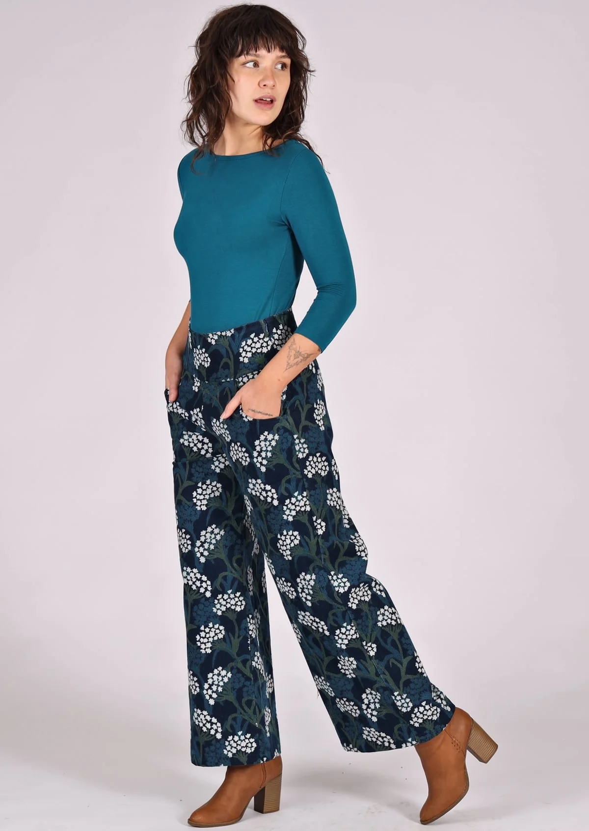 Esta Corduroy Pants Yarrow - Fuchesia