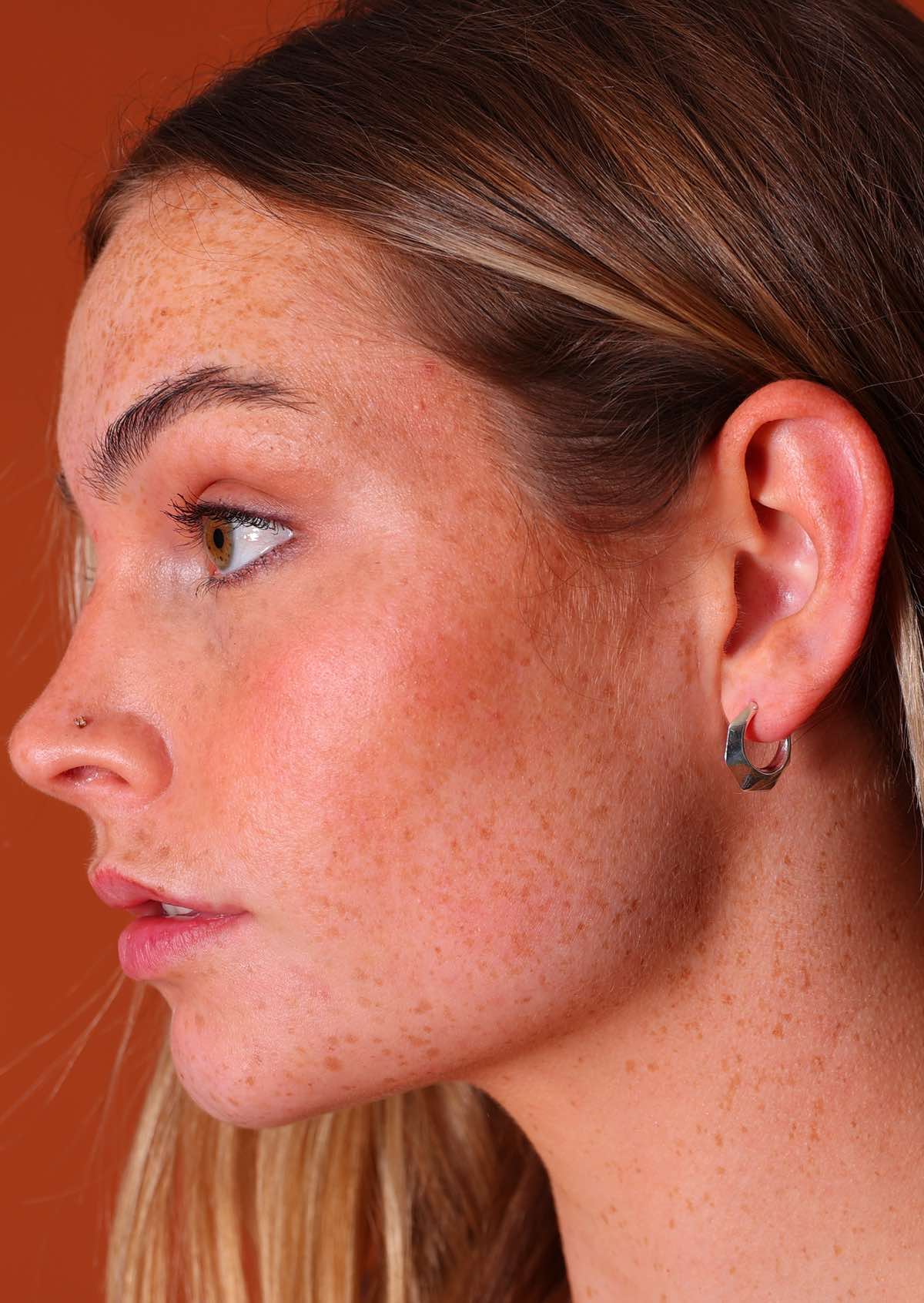 Modern Silver Hoop Earrings - Fuchesia