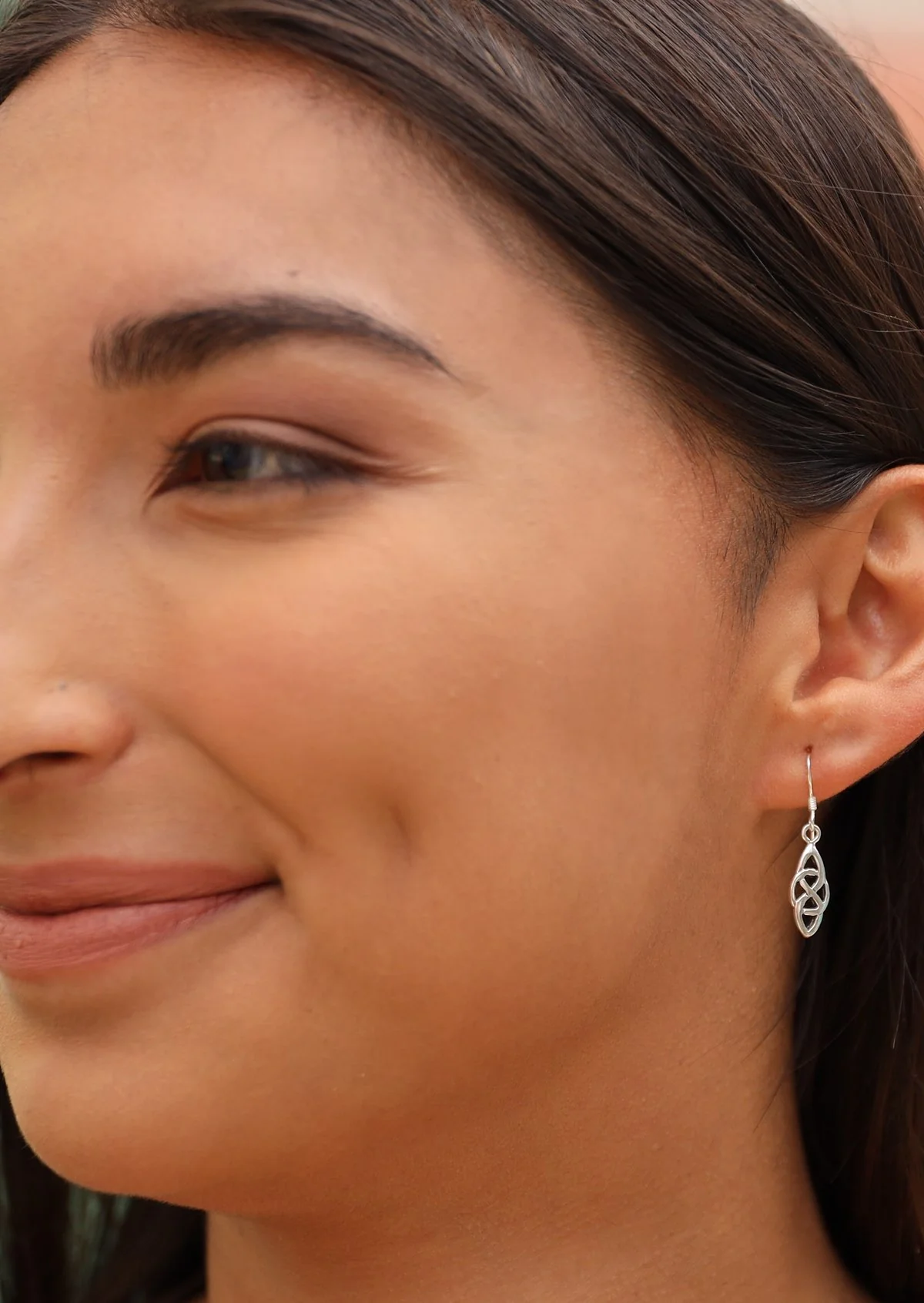 Woven Amulet Silver Earrings - Fuchesia